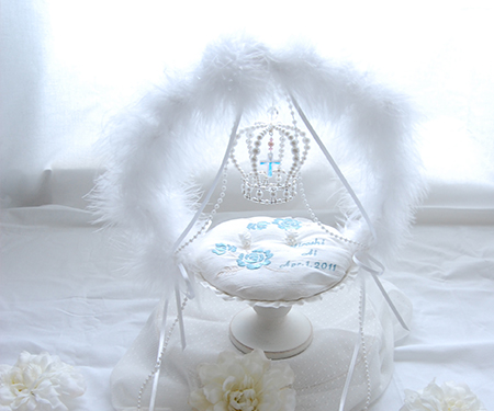 王冠 クロス ファー 刺繍を組み合わせた豪華なリングピロー キングス クレイドル モノホワイト